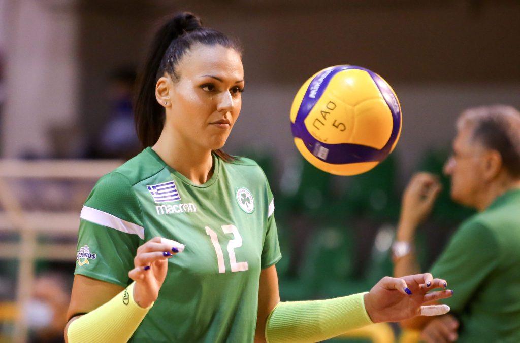 Η Εύα Χαντάβα μιλά στα ΝΕΑ από το Νεπάλ: Τρέξαμε να σωθούμε στα δάσος, έσπαγαν και έκαιγαν τα πάντα