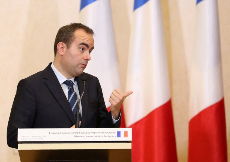 Γαλλία: Καταγγελία κατά του πρωθυπουργού Λεκορνί  Είπε ψέματα ότι έχει μεταπτυχιακό στη Νομική