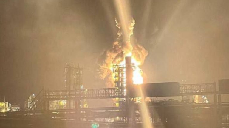 Ρωσία: Κόλαση φωτιάς σε μεγάλο διυλιστήριο  Η Ουκρανία επιτέθηκε μη επανδρωμένο αεροσκάφος