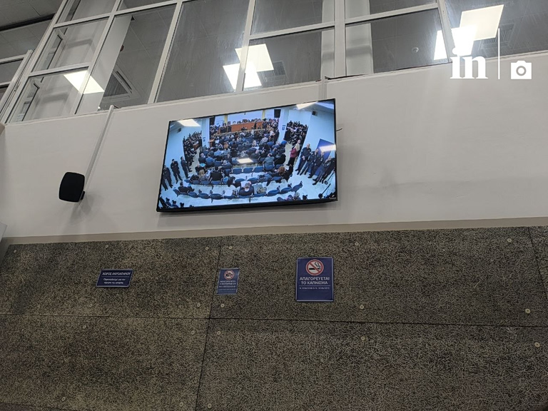 Τέμπη: Με εντάσεις, ισχυρή αστυνομική παρουσία και αντιδράσεις η δίκη  Η δικαιοσύνη να σταθεί στο ύψος της