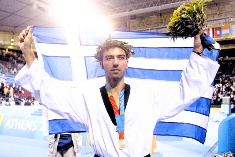 Αλέξανδρος Νικολαΐδης: Σαν σήμερα πέταξες στο φως  Η Δώρα Τσαμπάζη συγκινεί