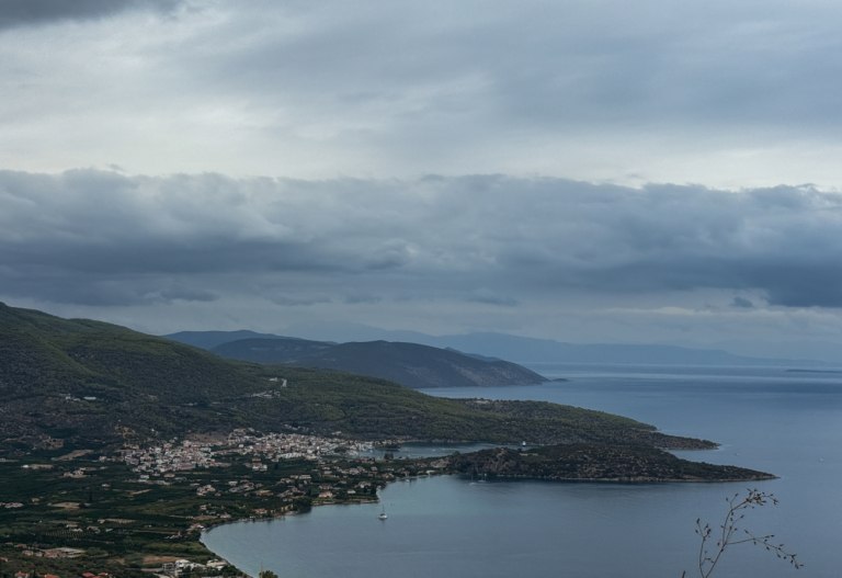 Καιρός: Νεφώσεις με τοπικές βροχές  Έως 23 βαθμούς η θερμοκρασία