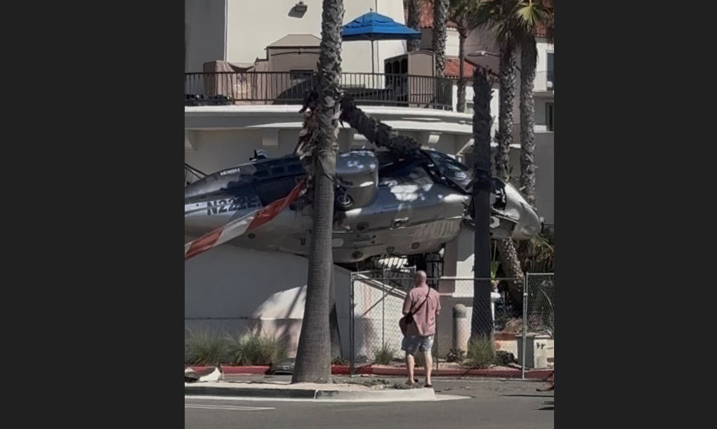 Καλιφόρνια: Σοκαριστικό βίντεο με συντριβή ελικοπτέρου σε πολυσύχναστη παραλία  Τουλάχιστον πέντε τραυματίες