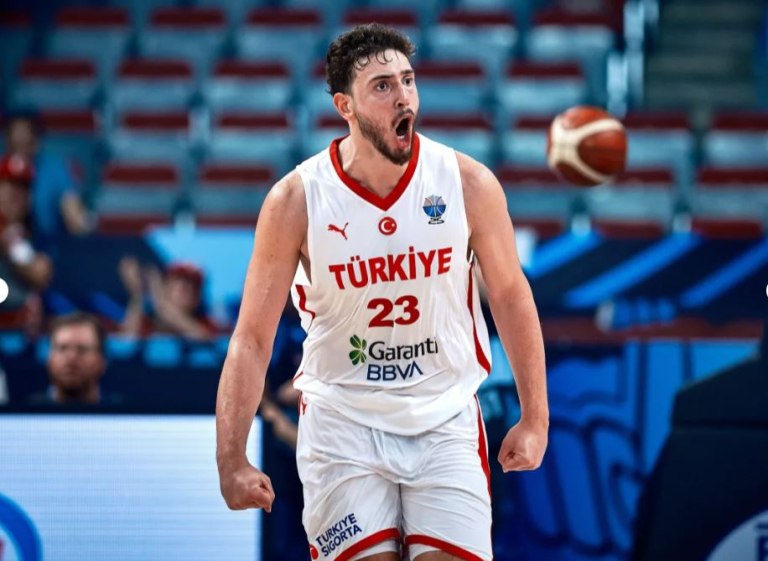 Το μήνυμα του Σενγκούν για το ματς με την Ελλάδα: Ένα βήμα πιο κοντά, πάμε όλοι προς τον τελικό! (pic)