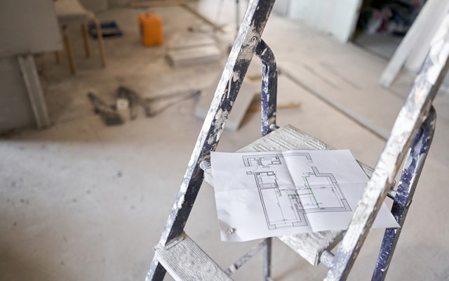 Έρχονται νέα προγράμματα 2 δισ. ευρώ για ανακαινίσεις παλιών κατοικιών