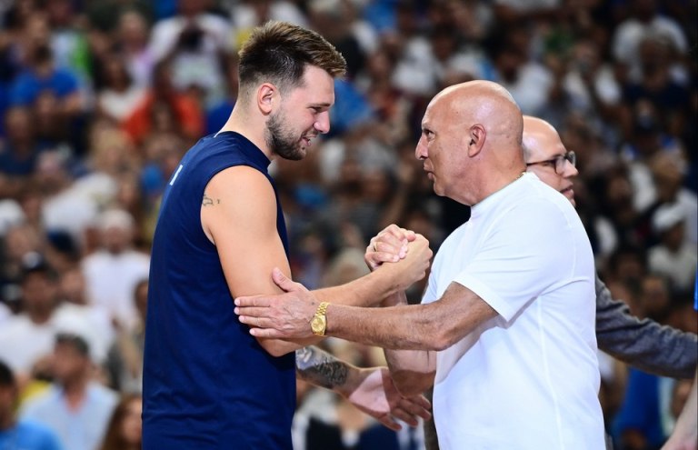 O Μάγος, δίπλα στον Θεό: Ο Ντόντσιτς άγγιξε τον Γκάλη με ένα ιστορικό Ευρωμπάσκετ! (vids)