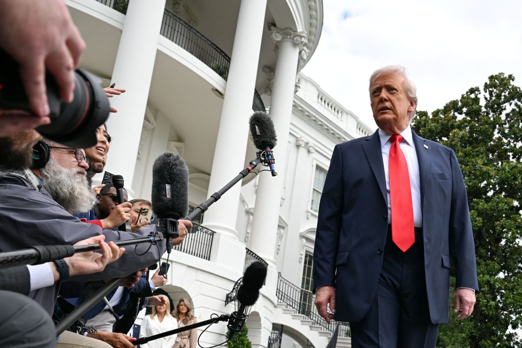 Ανησυχία και προβληματισμό  πυροδοτεί στην Ευρώπη η δημόσια αδιαφορία Τραμπ για την εισβολή drones στην Πολωνία