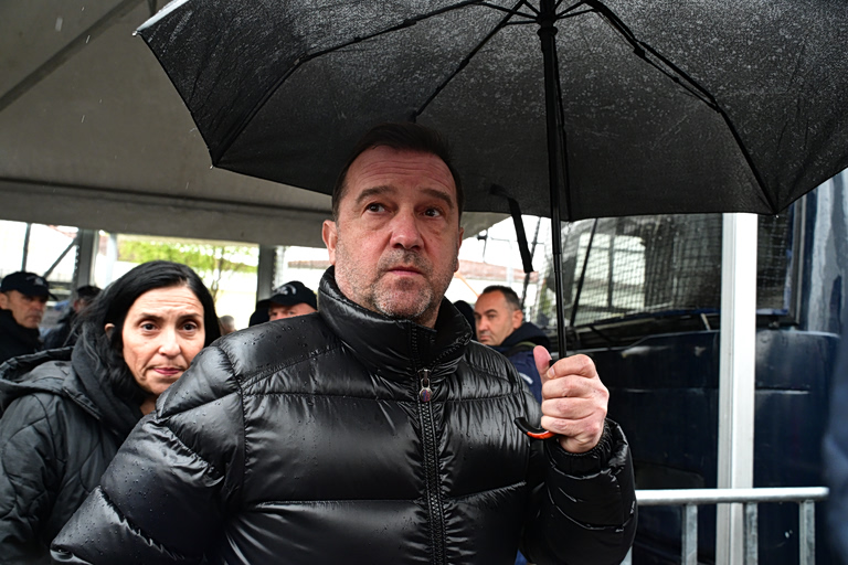 Πλακιάς για κόμμα Καρυστιανού: Τα περιστέρια συνήθως έχουν χαμηλές πτήσεις