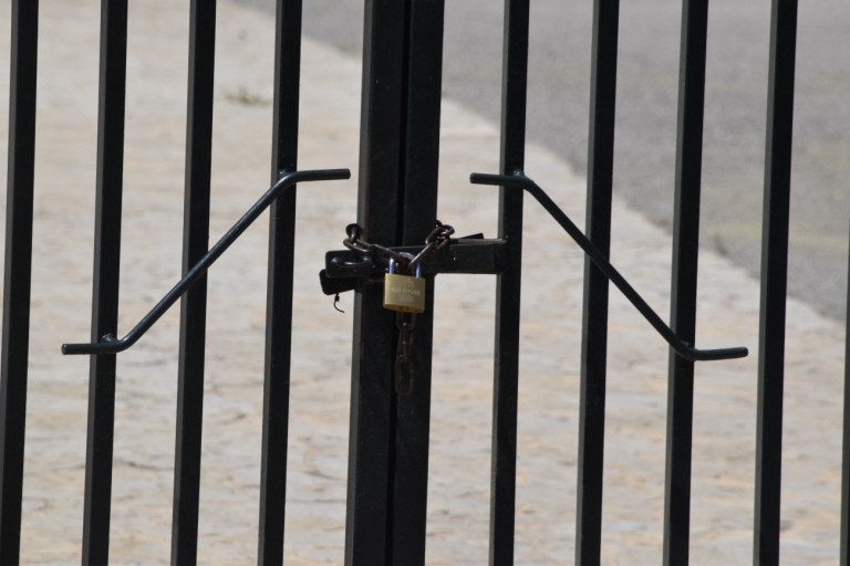 Περιστέρι: Συμπλοκή μαθητών ΕΠΑΛ και γενικού Λυκείου με τούβλο και σκουπόξυλα  Τραυματίστηκαν καθηγητές