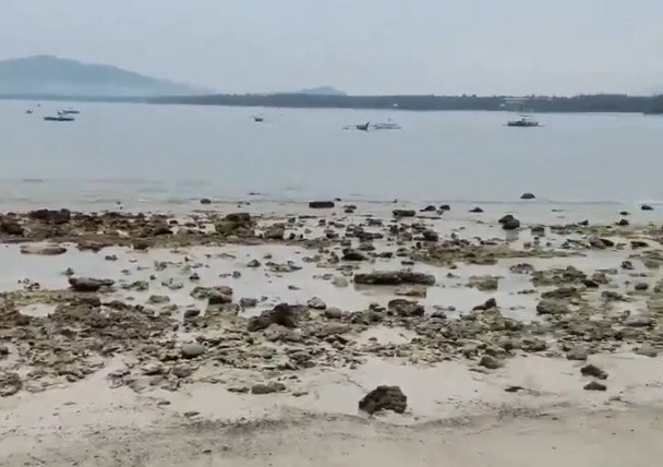 Σεισμός στις Φιλιππίνες: Εκκενώνονται παράκτιες περιοχές  Αναφορές για ζημιές μετά τη δόνηση 7,4 Ρίχτερ