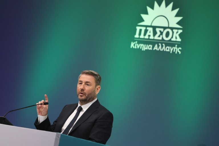 Οι ρουκέτες Ανδρουλάκη κατά Τσίπρα και ο αναβρασμός στο ΠΑΣΟΚ με στελέχη του να λοξοκοιτούν