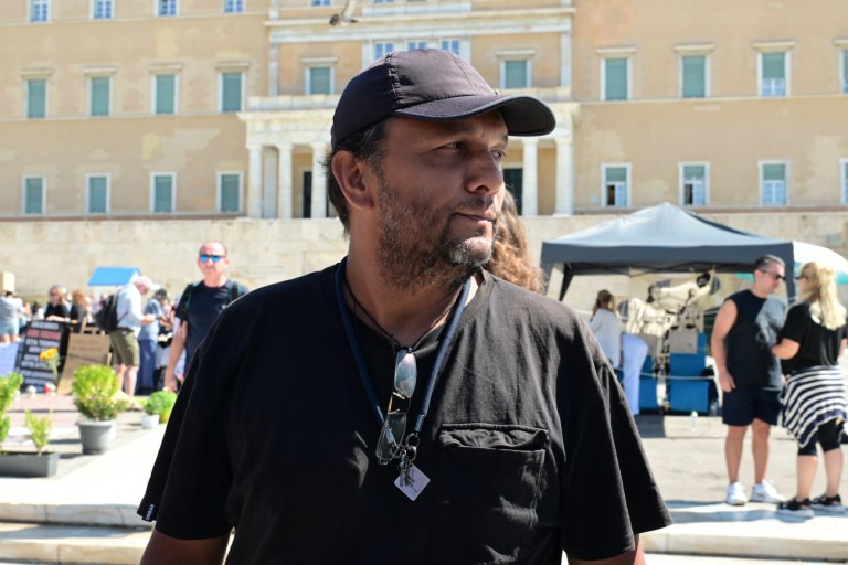 Όχι ο Δημήτρης δεν έκανε λάθος  Και άλλοι γαλάζιοι βουλευτές υπέρ του αιτήματος Ρούτσι