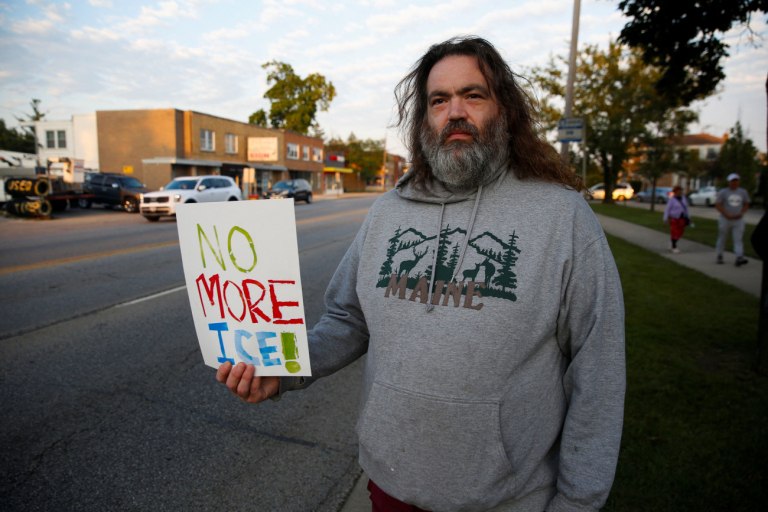 Τραμπ: Θα κηρύξει την Ουάσινγκτον σε κατάσταση έκτακτης ανάγκης λόγω της αντίθεσης στην Υπηρεσία Μετανάστευσης