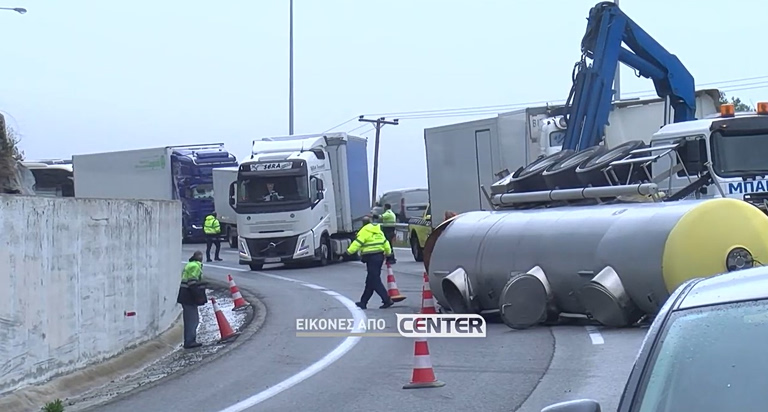 Καβάλα: Βυτιοφόρο ανετράπη στην Εγνατία Οδό  Δείτε βίντεο