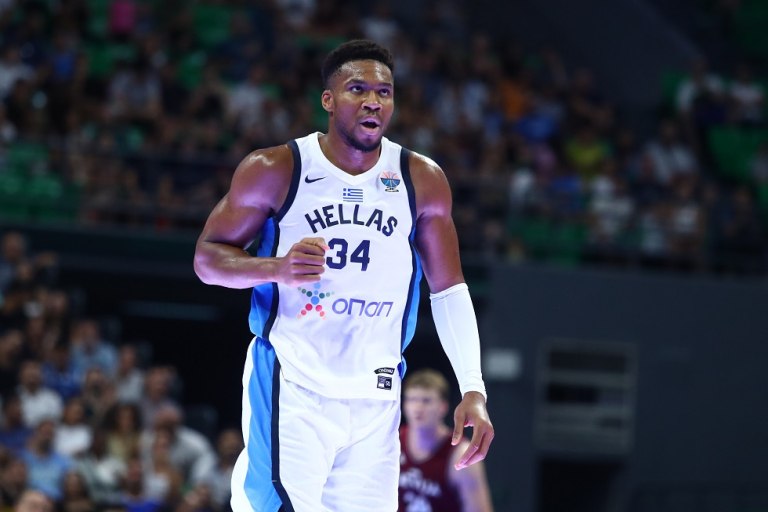 Ο Γιάννης Αντετοκούνμπο έστειλε μήνυμα ανωτερότητας και συμφιλίωσης Ο αθλητισμός ενώνει, δεν διχάζει