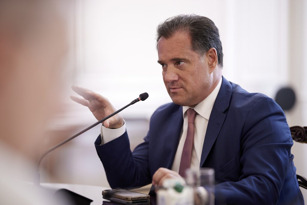 Ανανέωση συμβάσεων στη