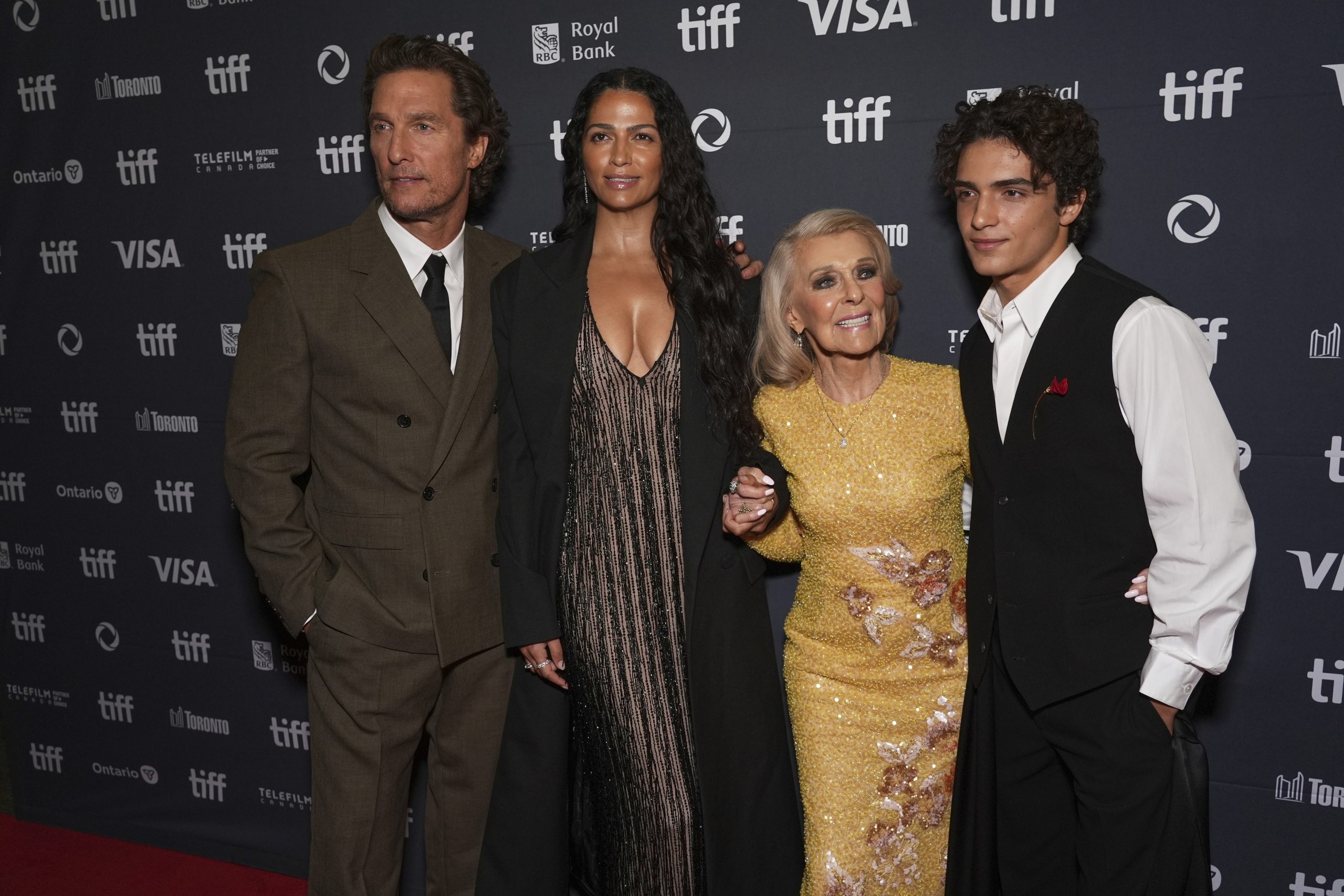 Μάθιου ΜακΚόναχι: Μια ταινία οικογενειακή υπόθεση για τη θανατηφόρα πυρκαγιά στην Καλιφόρνια  Η μητέρα και ο γιος του στο καστ