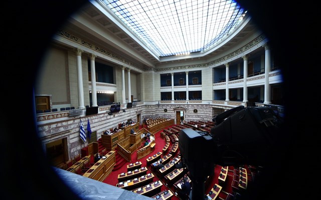 Η Ν.Δ δίνει μάχη, Το ΠΑΣΟΚ "γιορτάζει" και ο Τσίπρας δηλώνει (συνεχώς) παρών αλλά... δεν βιάζεται