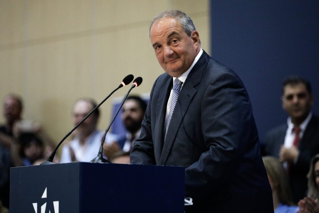 Ο Καραμανλής προετοιμάζει παρέμβαση για το Κράτος Δικαίου