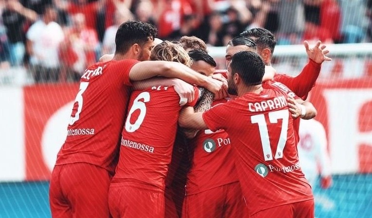 H Μόντσα του Μπερλουσκόνι περνά σε αμερικανικά χέρια