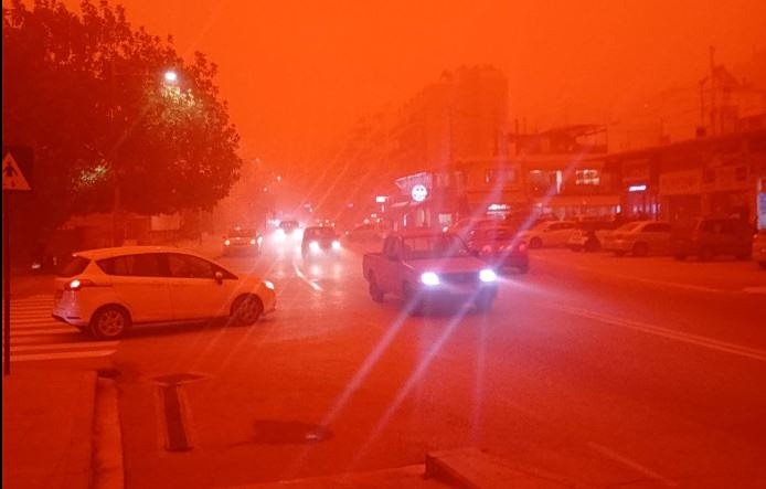 Κρήτη: Αποπνικτική η ατμόσφαιρα λόγω της αφρικανικής σκόνης  Να αποφεύγονται οι άσκοπες μετακινήσεις