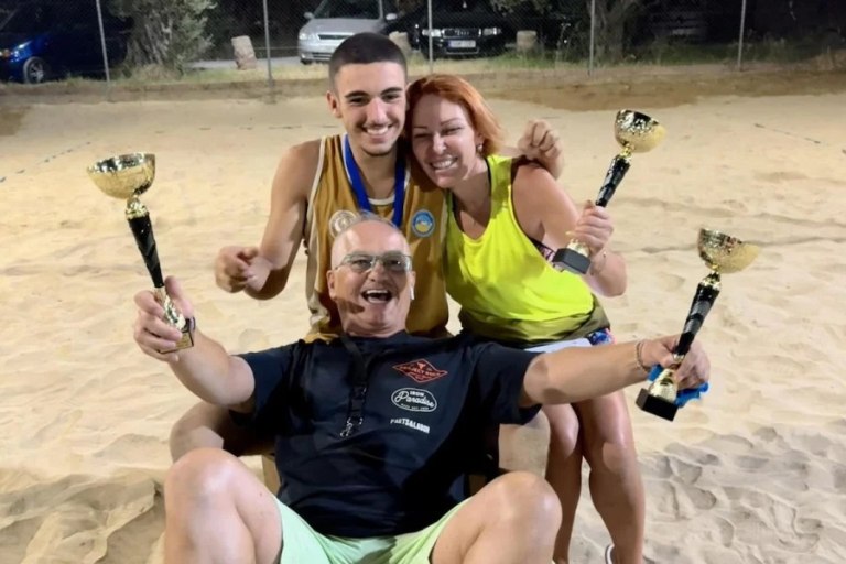 Ο κόσμος σκοτείνιασε: Η σπαρακτική ανάρτηση του πατέρα του 18χρονου στον Πύργο που έπεσε από το μπαλκόνι και σκοτώθηκε