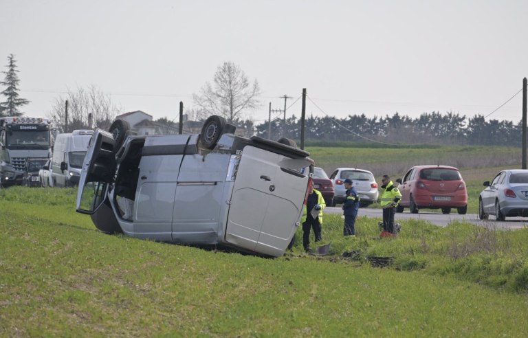 Λάρισα: Σε έξι ημέρες έληγε το δίπλωμα του 95χρονου που σκοτώθηκε στο τροχαίο  Συγκρούστηκε με δύο οχήματα