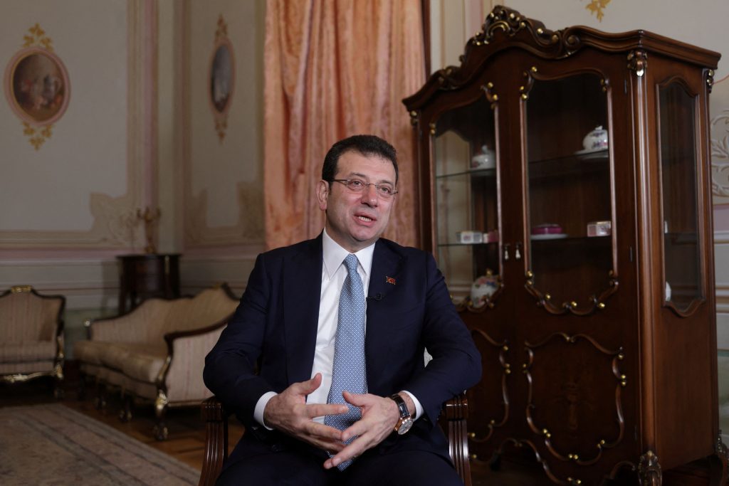 Ιμάμογλου σε άρθρο του στη Le Monde: Καταγγέλλει πραξικόπημα κατά της δημοκρατίας στην Τουρκία