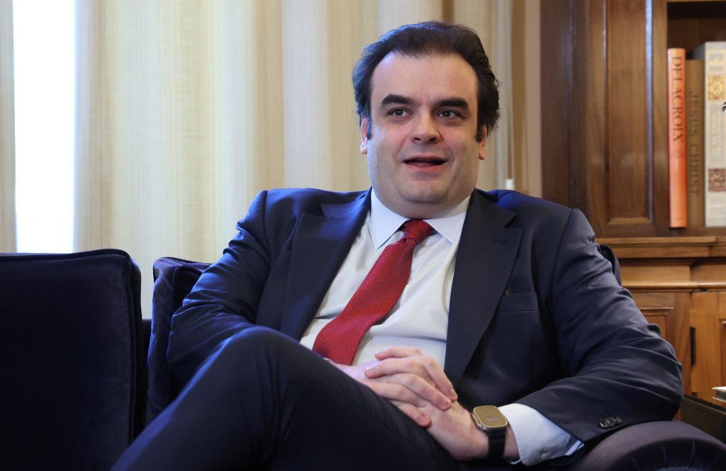 Κυριάκος Πιερρακάκης στον Economist: Τι πρέπει να κάνει η Ευρώπη για να ικανοποιήσει τον Μάριο Ντράγκι