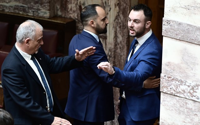 Ξεκίνησε η δίκη του ανεξάρτητου βουλευτή Κ. Φλώρου για την επίθεση στον βουλευτή της Ελληνικής Λύσης Β. Γραμμένο μέσα στην Βουλή