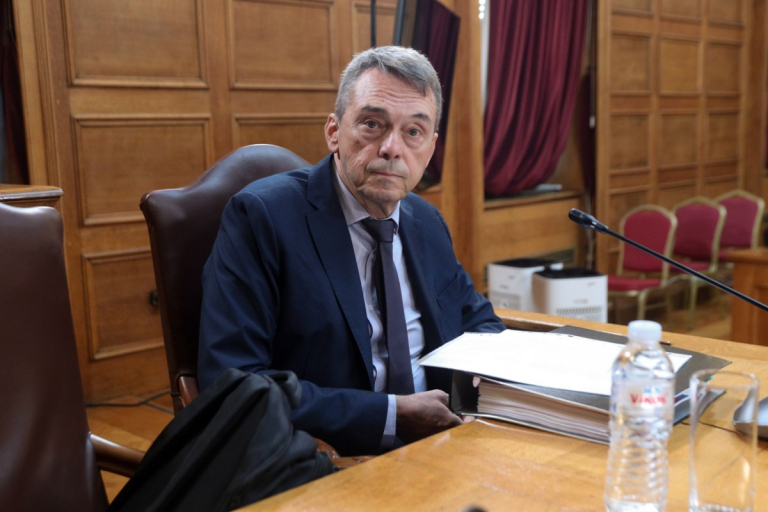 ΟΠΕΚΕΠΕ: Βροχή ερωτήσεων από τους δικαστές στον Βάρρα για τη σχέση του με τον πρωθυπουργό