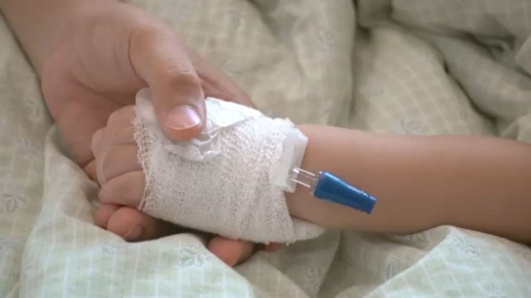 Πάτρα: Σοκάρουν οι λεπτομέρειες για το 10 μηνών βρέφος που νοσηλεύεται με κατάγματα και εγκαύματα