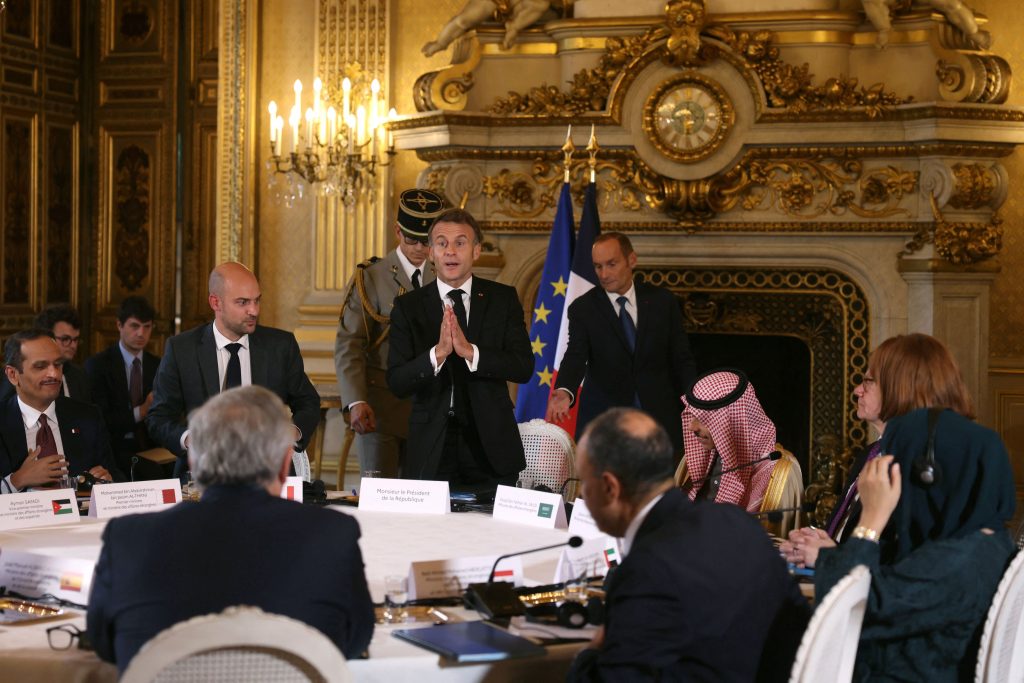 Εμανουέλ Μακρόν: Ζητείται (ακόμη μια φορά) πρωθυπουργός