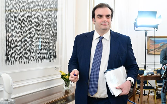 Γιατί η Ελλάδα αποπληρώνει πρόωρα 7 δισ. σε "μνημονιακό" δάνειο μέσα στην κρίση