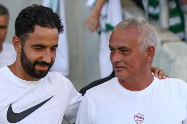 Η υπόκλιση του Αμορίμ στον Μουρίνιο: Αν δεν ήταν αυτός, δεν θα ήμουν στον πάγκο της Γιουνάιτεντ