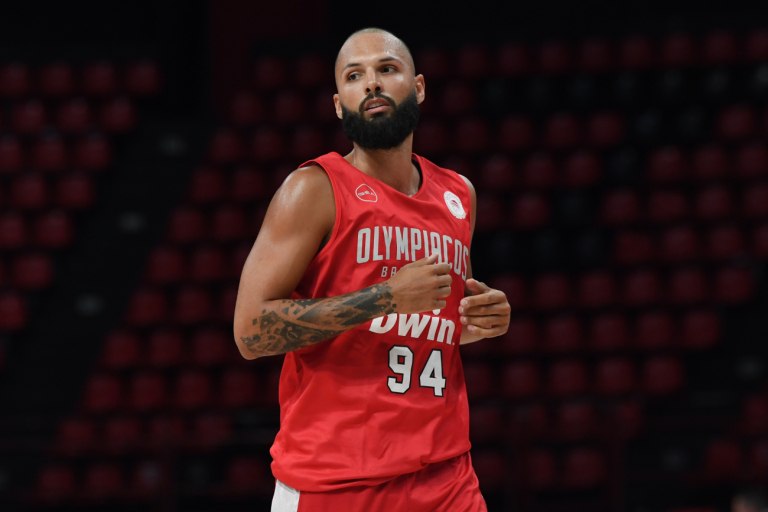 Ο Φουρνιέ σχολίασε τα δημοσιεύματα που θέλουν τον Ντιλικινά στον Ολυμπιακό (pic)