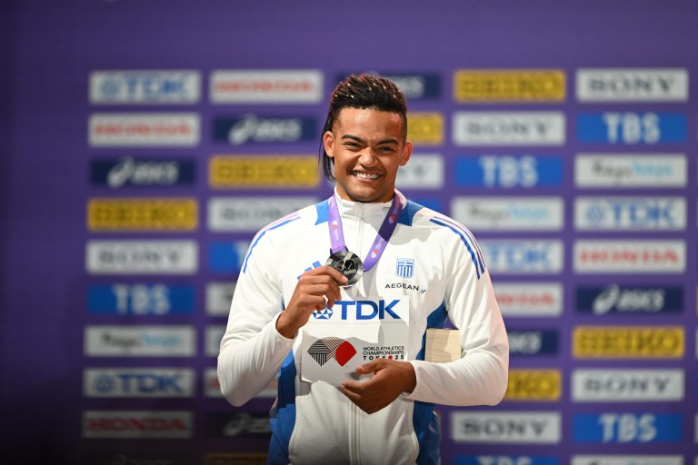 Καραλής: Η απονομή του ασημένιου μεταλλίου  Να αλλάξει το χρώμα, θα ξεπεράσω σίγουρα τα 6.10-6.15μ. (vid)