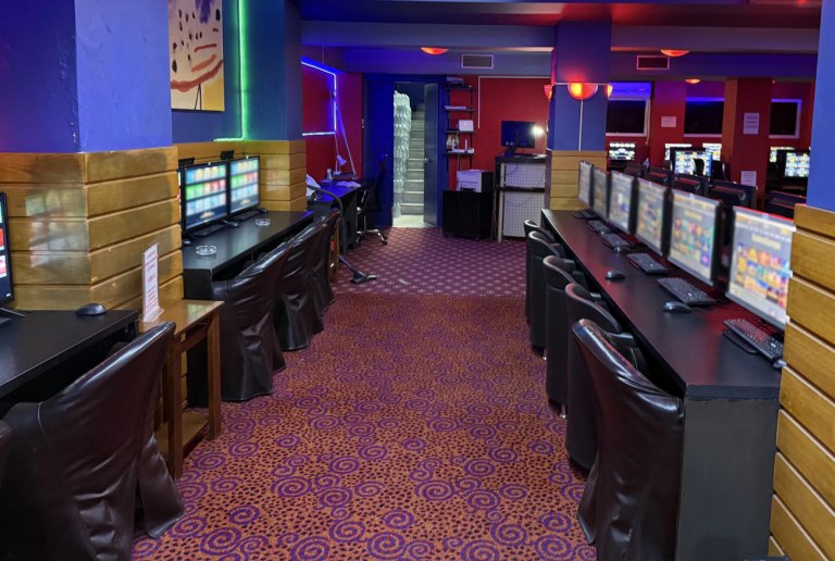 Αυτές είναι οι λέσχες της ομοσπονδίας του παράνομου τζόγου με τα φρουτάκια  Πώς νομιμοποιούσαν τα κέρδη εκατομμυρίων