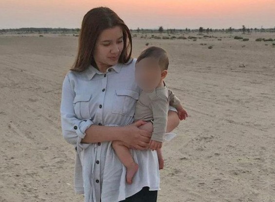 Καρολάιν Κράουτς: Πώς μεγαλώνει η μικρή Λυδία  Τι γνωρίζει για τον θάνατο της μητέρας της