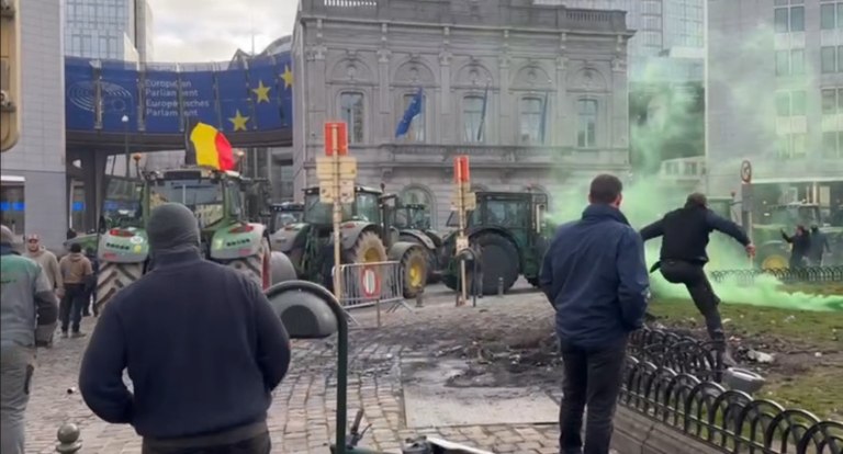 Δακρυγόνα κατά των αγροτών