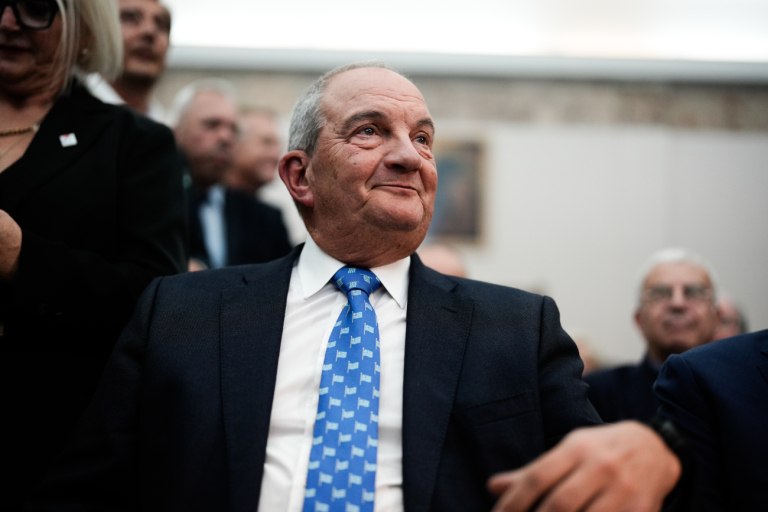 Καρφιά Καραμανλή: Όσο η