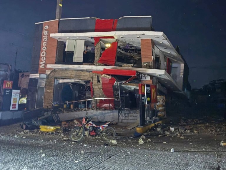 Φιλιππίνες: Πέντε νεκροί στον σεισμό των 6,9 βαθμών  Συγκλονιστικά βίντεο