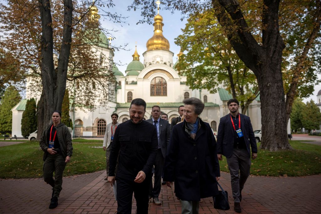 Η πριγκίπισσα Άννα ταξίδεψε στην Ουκρανία για να βρεθεί κοντά στα παιδιά που επλήγησαν από τον πόλεμο