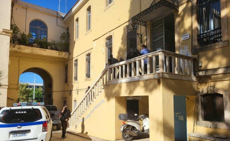 Κρητική μαφία: Προθεσμία να απολογηθεί πήρε ο ιερέας για την υπόθεση εκβιασμού και υφαρπαγής εκκλησιαστικής περιουσίας