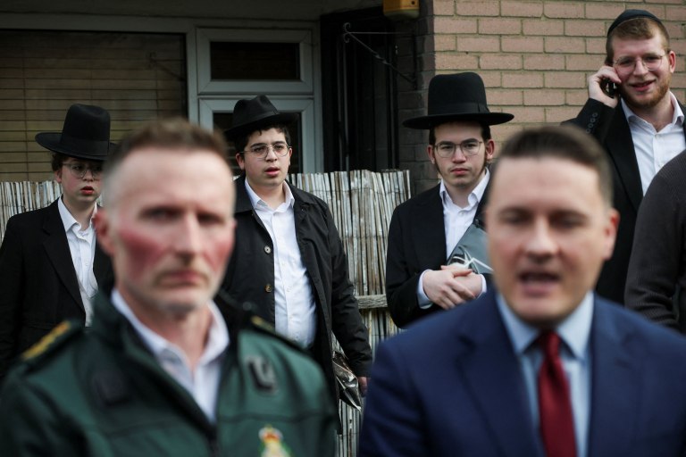 Λονδίνο: Δύο άνδρες συνελήφθησαν για τις εμπρηστικές επιθέσεις εναντίον ασθενοφόρων της εβραϊκής κοινότητας