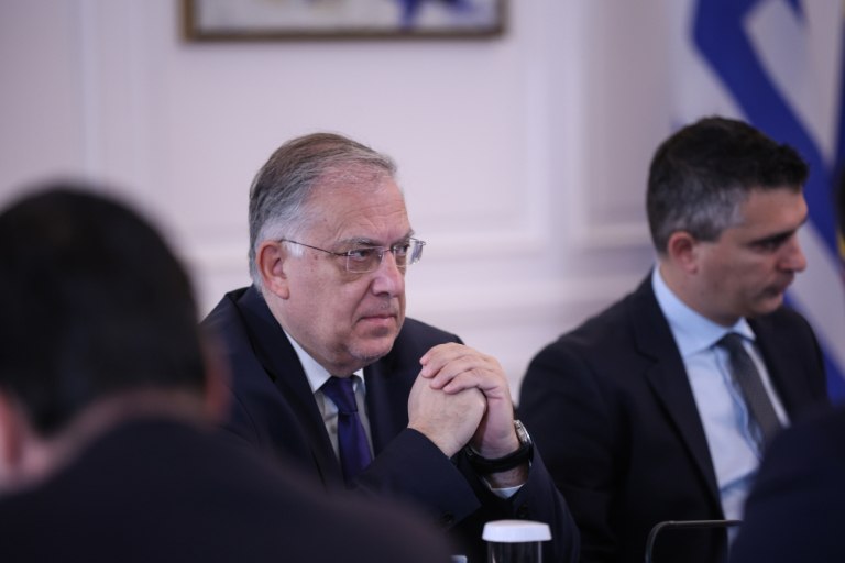 Θεοδωρικάκος: Οι έλεγχοι θα συνεχιστούν, δεν είναι διαπραγματεύσιμο  Τι λέει για τα πρόστιμα 2,2 εκατ. ευρώ