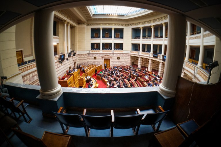 Βουλή: Ψηφίζεται το νομοσχέδιο για τη ψήφο των αποδήμων με το βλέμμα στραμμένο στη Μέση Ανατολή  Ομιλίες πολιτικών αρχηγών