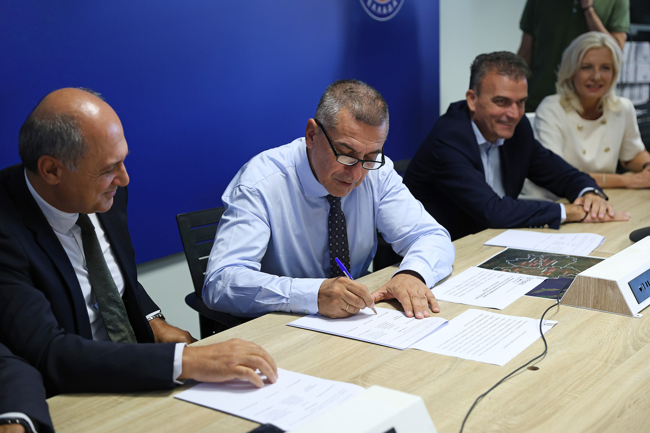 Ξεκινά η κατασκευή της Μονάδας Επεξεργασίας Απορριμμάτων στο ν. Λάρισας  Υπογραφές για το έργο ύψους 100 εκ. ευρώ