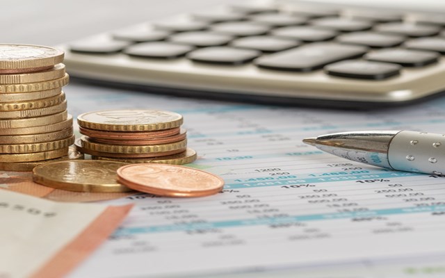 Πτωτική τροχιά των επιτοκίων καταθέσεων και δανείων - Tι σημαίνει για καταθέτες-δανειολήπτες