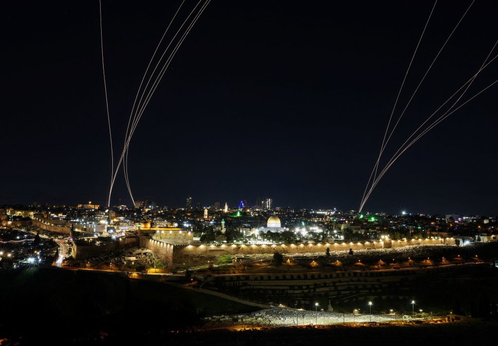 Νύχτα τρόμου στο Ισραήλ: Το Ιράν εξαπέλυσε βαλλιστικούς πυραύλους  Έξι τραυματίες